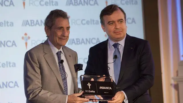 Carlos Mouriño (izquierda) y Francisco Botas, presentaron el acuerdo de patrocinio. SALVADOR SAS (EFE)