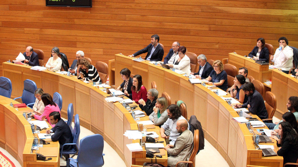 Bancada de la oposición en el Parlamento gallego. AEP