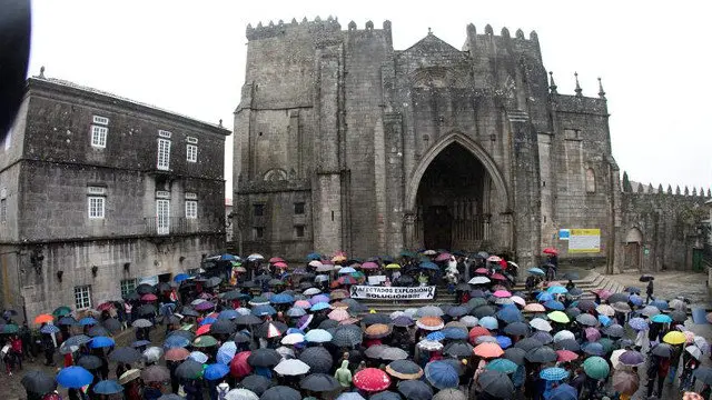 Los afectados por la explosión se manifestaron en Tui. SALVADOR SAS