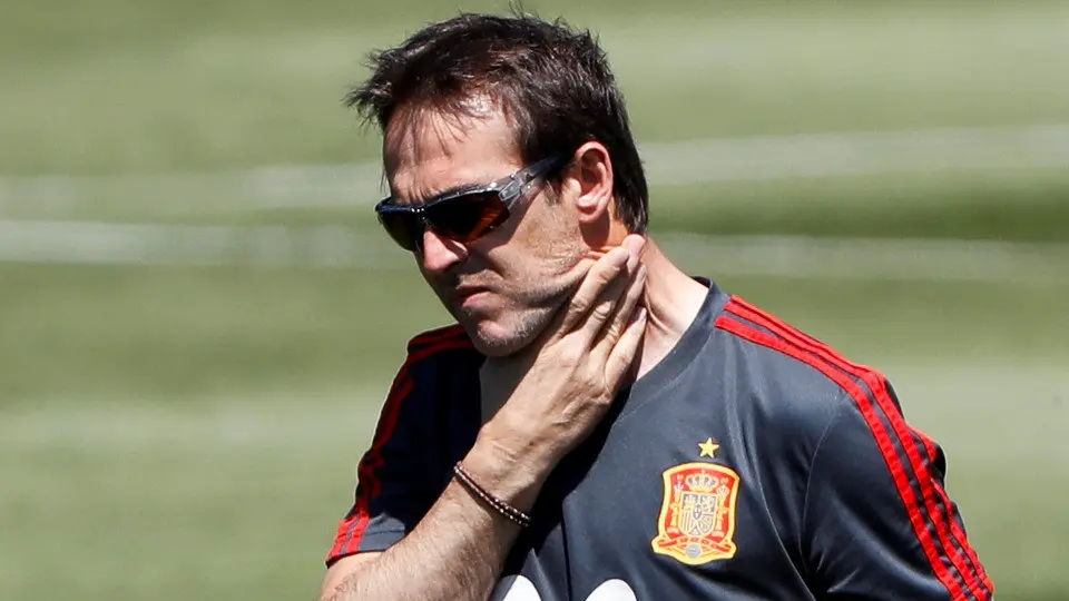 Julen Lopetegui, durante un entrenamiento de la selección en Krasnodar. JAVIER ETXEZARRETA (EFE)