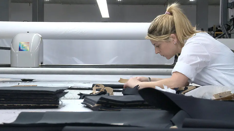 Trabajadora en el taller de Partenón. EP