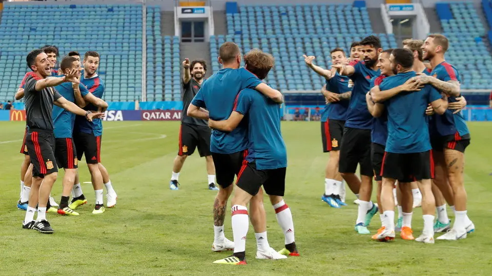 Los jugadores de la selección, en el último entrenamiento en Sochi. JAVIER ETXEZARRETA (EFE)