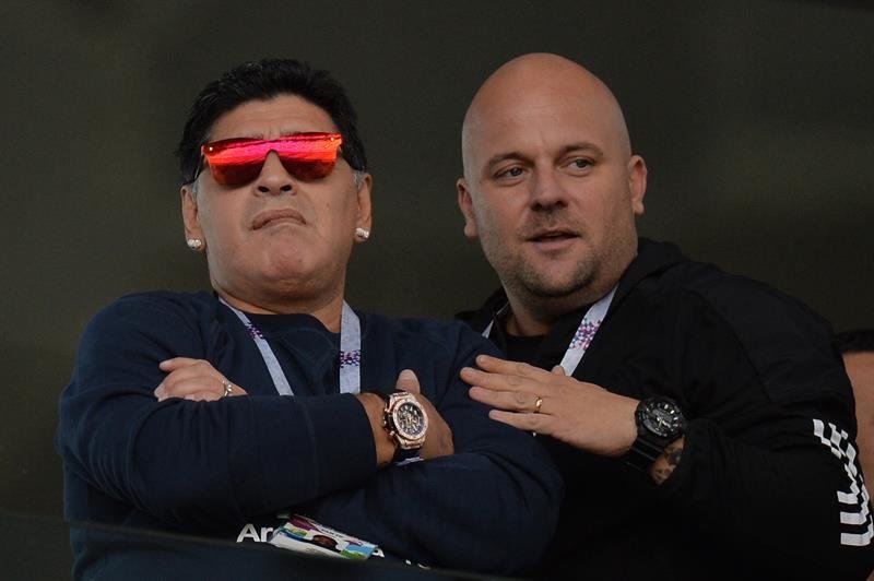 Maradona viendo uno de los partidos del mundial de Rusia. PETER POWELL
