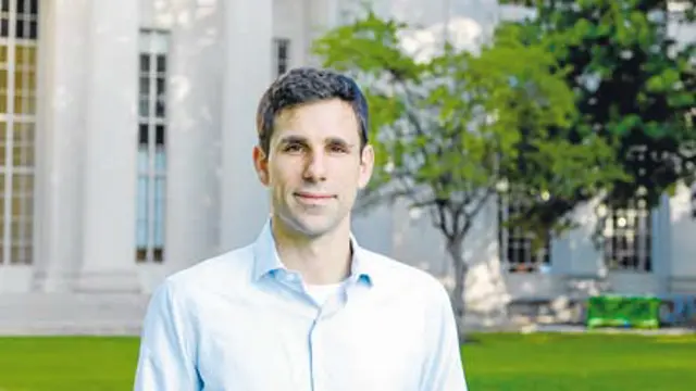 Cesar de la Fuente, microbiólogo del Massachusetts Institute of Technology