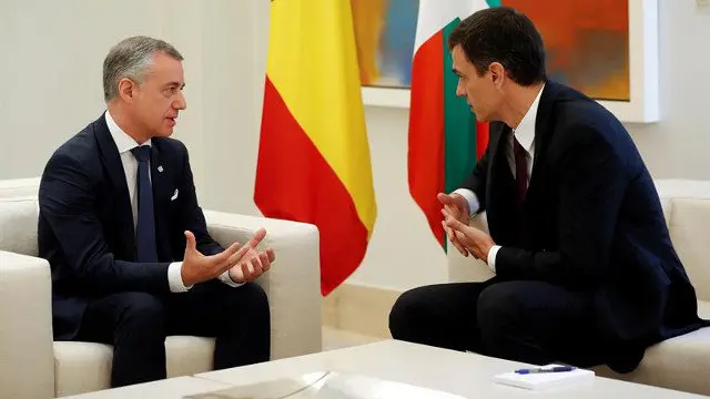 Iñigo Urkullu y Pedro Sánchez. CHEMA MOYA (EFE)