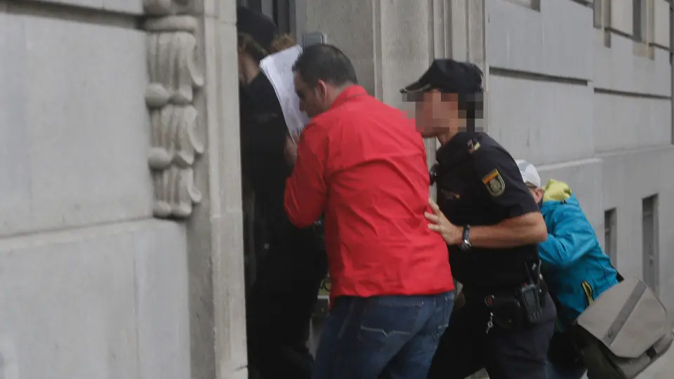 Los acusados por el asesinato de una octogenaria en Lérez, en la Audiencia. GONZALO GARCÍA