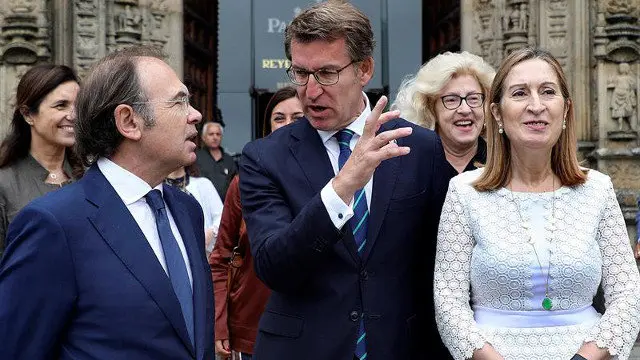 Feijóo saluda a los presidentes del Senado y el Congreso, Ana Pastor y García-Escudero. XOÁN REY