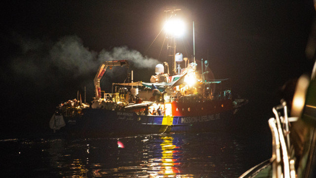 Imaxe de arquivo do buque da ONG Lifeline, unha das que se atopa no Mediterráneo á espera de que se autorice o seu desembarco. FELIX WEISS