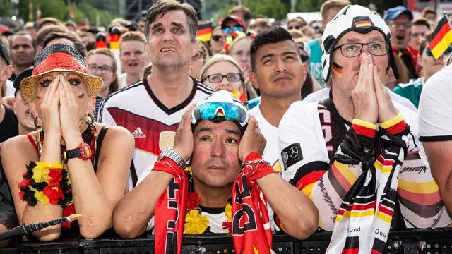 La afición de Alemania sufrió un duro revés con la eliminación de su selección.OMER MESSINGER (Efe) 