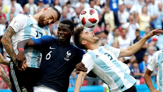 Un instante del partido entre Francia y Argentina. SERGEY DOLZHENKO (EFE) (Mundial de Rusia 2018)
