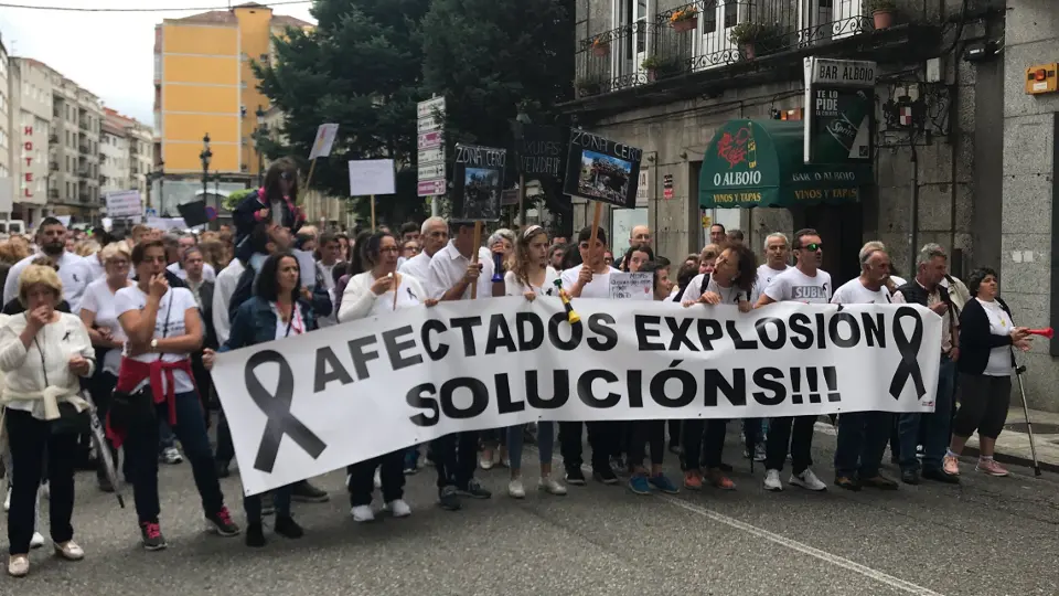 Un instante da manifestación das persoas afectadas pola explosión de Paramos. EN MAREA