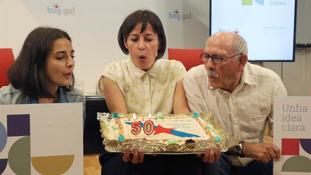 Ana Pontón presentou a campaña do BNG para o Día da Patria xunto a Lois Diéguez e María Alonso. XOÁN REY (EFE)