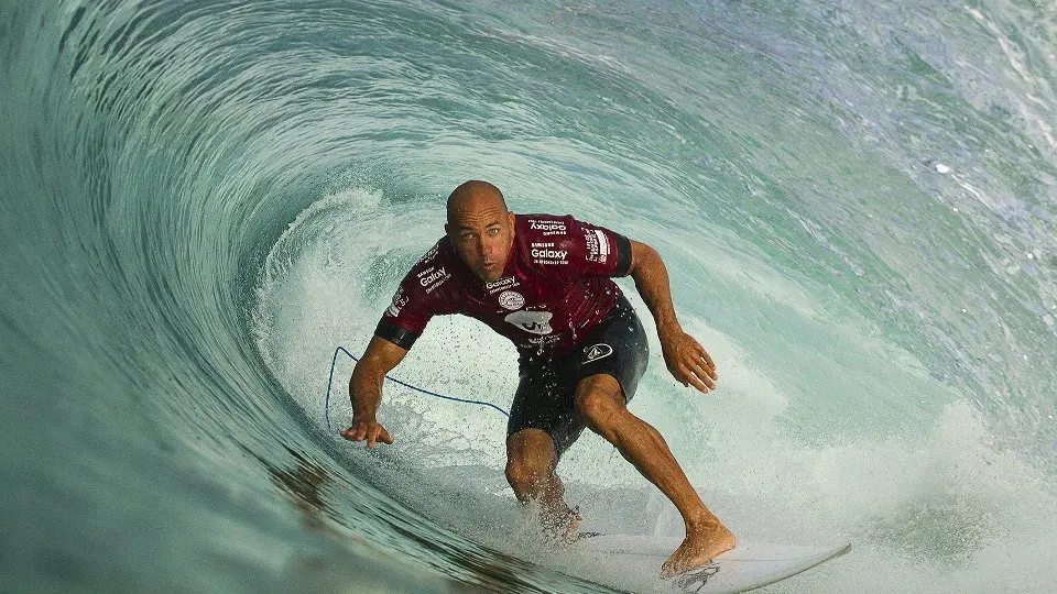 Kelly Slater, sobre su tabla. AEP