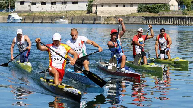 Tono Campos liderando el grupo. EFE