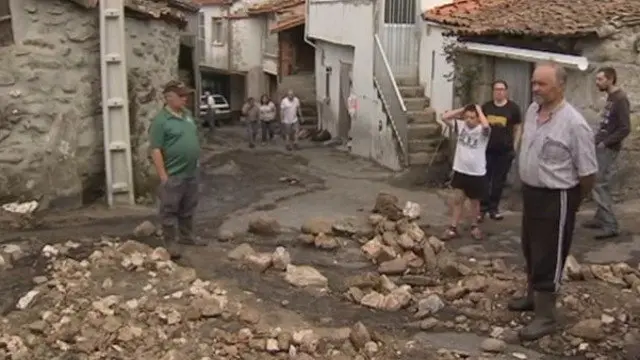 Importantes desperfectos en Xunqueira de Espadañedo. TWITTER (@TVGalicia)