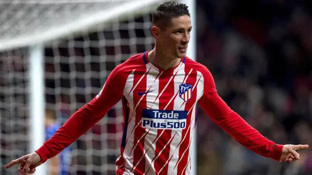 Fernando Torres celebrando un gol ante el Alavés. RODRIGO JIMÉNEZ (EFE)