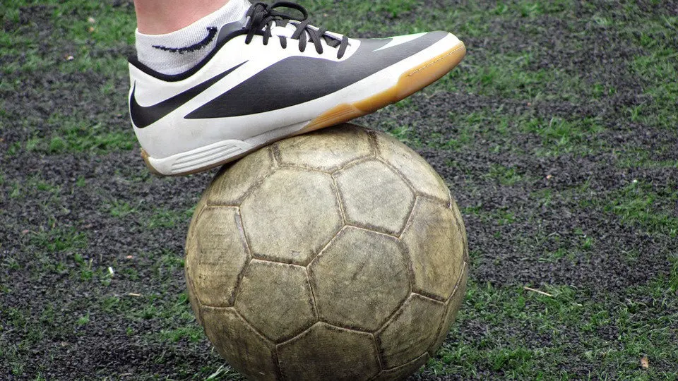 Un jugador agredió al edil de Deportes de A Cañiza tras el partido. DP