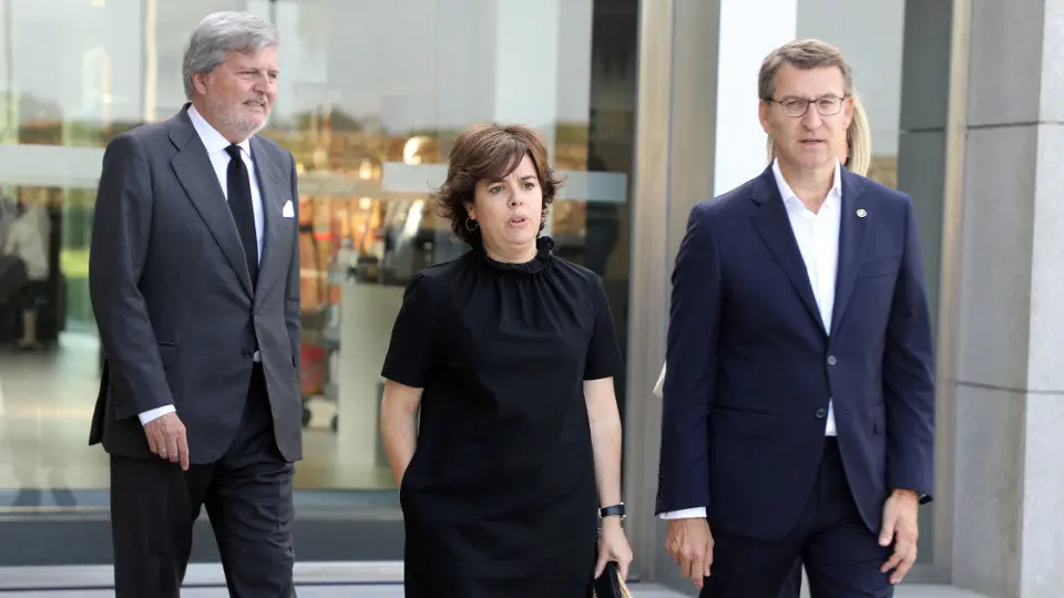 Íñigo Méndez de Vigo, Soraya Sáenz de Santamaría y Alberto Núñez Feijóo. PEPE FERRÍN
