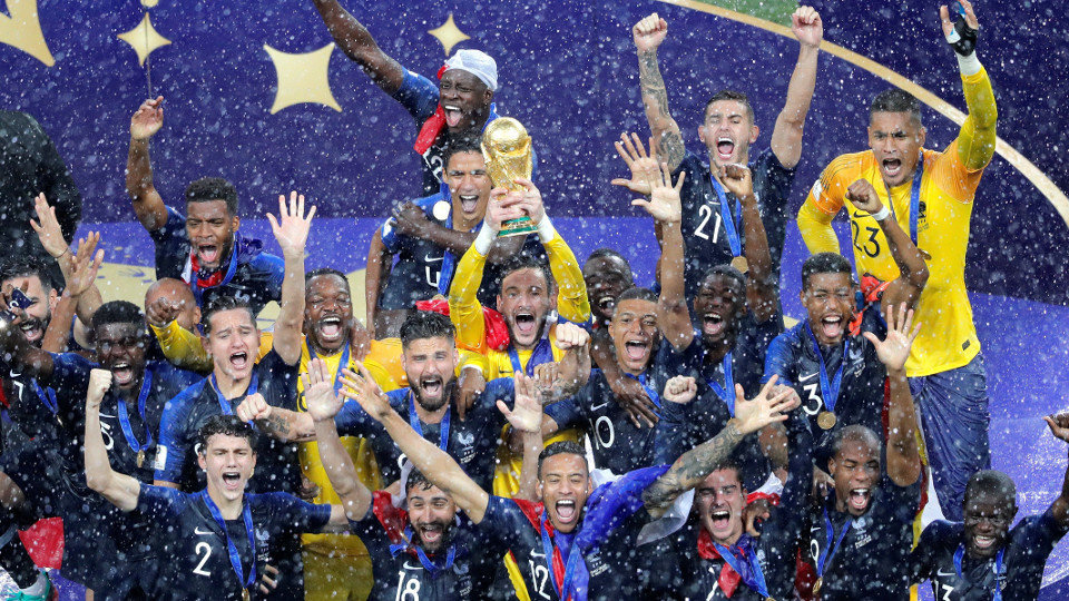 Los jugadores franceses celebran la Copa del Mundo tras el el partido Francia-Croacia. EFE