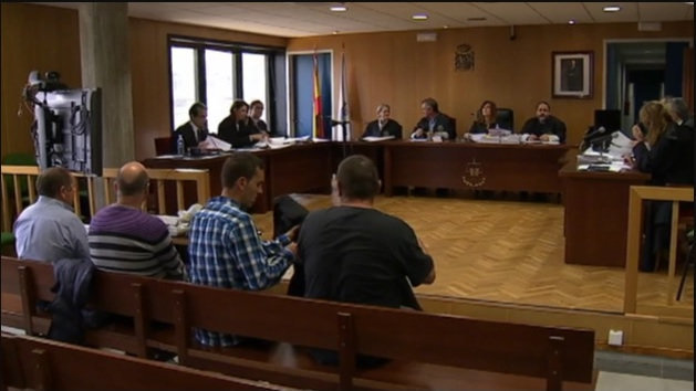 Los acusados, durante el juicio. TVG