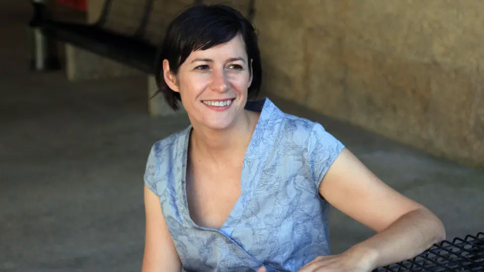 Ana Belén Pontón Mondelo (Sarria, 1977), no exterior do Parlamento de Galicia. PEPE FERRÍN