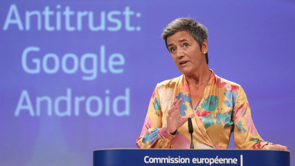 La comisaria europea de Competencia, Margrethe Vestager, dio una rueda de prensa para informar de la multa impuesta a Google. STEPHANIE LECOCQ (EFE)