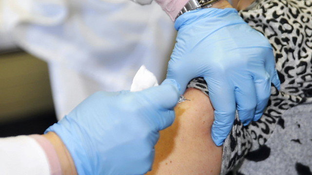 Inyección de una vacuna. AEP