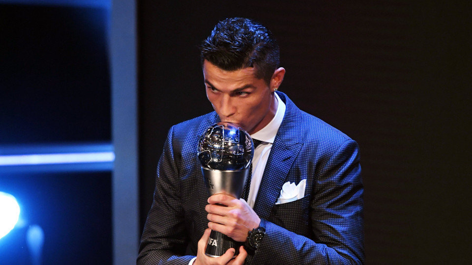 Cristiano Ronaldo se hizo con el galardón del año pasado. ANDY RAIN (EFE) - The Best