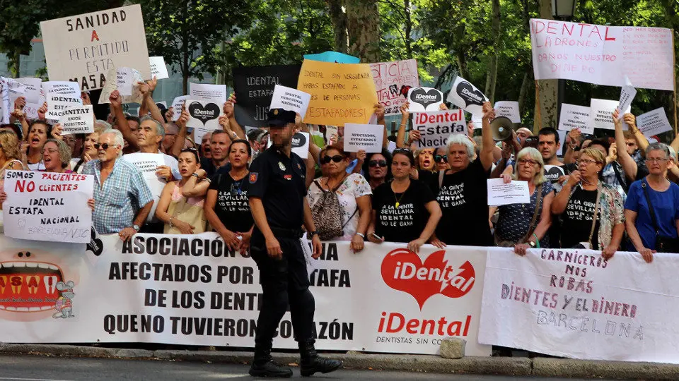 Afectados por el cierre de iDental. EP