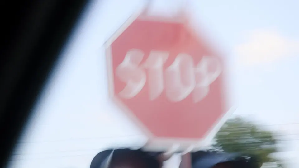 Señal STOP con mala visión. RACE