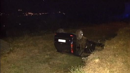 El coche de conductor fallecido en Arbo tras caer por un terraplén. TVG