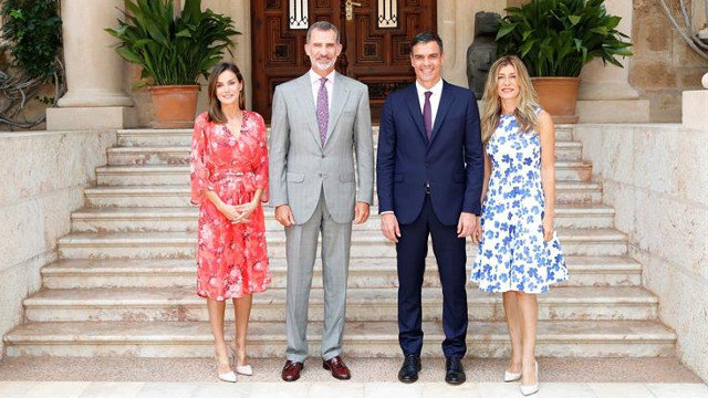 Doña Letizia, Felipe VI, Pedro Sánchez y Begoña Gómez. FRANCISCO GÓMEZ (EFE)