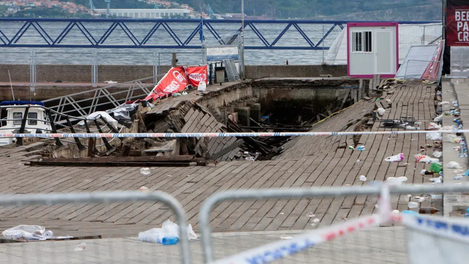Estado de la pasarela tras el derrumbamiento. SALVADOR SAS (EFE)