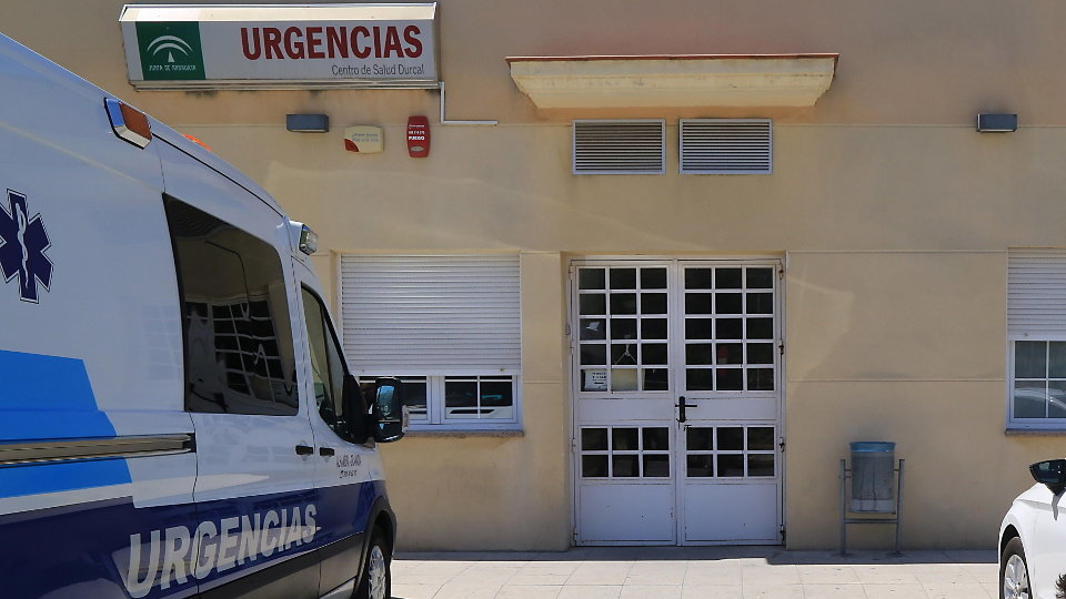 Alrededores del centro de salud de la localidad granadina de Dúrcal (Granada). PEPE TORRES (EFE)
