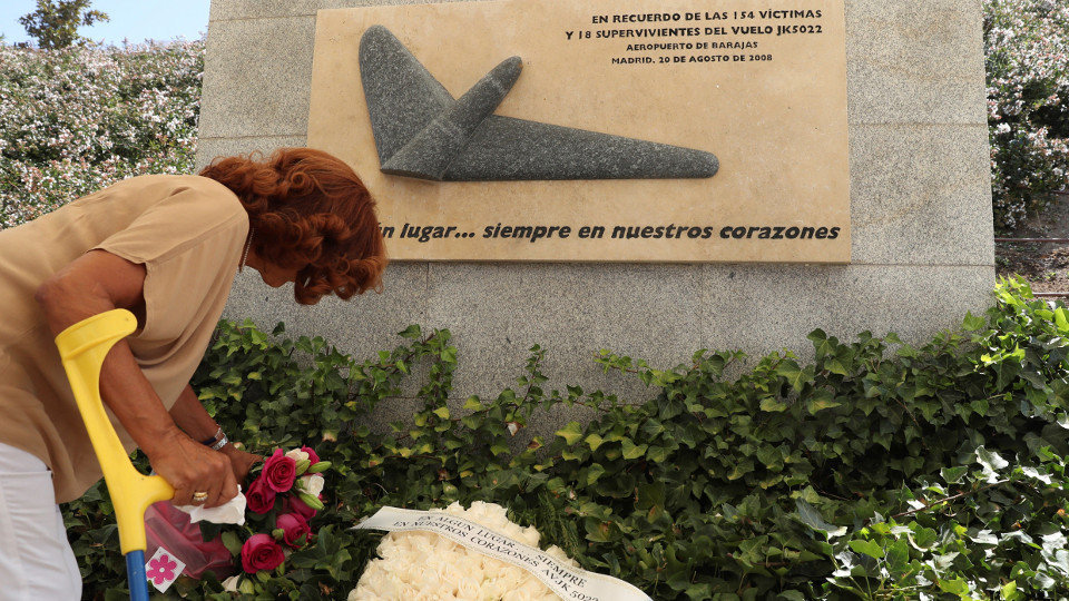 Imagen de un homenaje a las víctimas del accidente aéreo de Spanair. EFE
