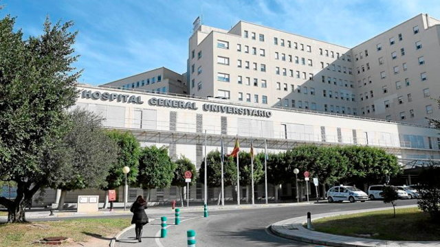 Fachada principal del Hospital General de Alicante. P. RUBIO (EL MUNDO)