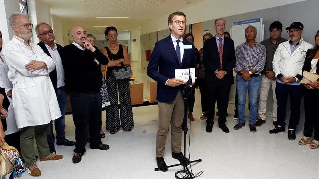 Feijóo, durante a inauguración dun novo centro de saúde en Ares. KIKO DELGADO (EFE)