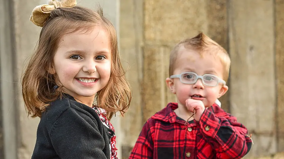 Una niña y un niño.EP