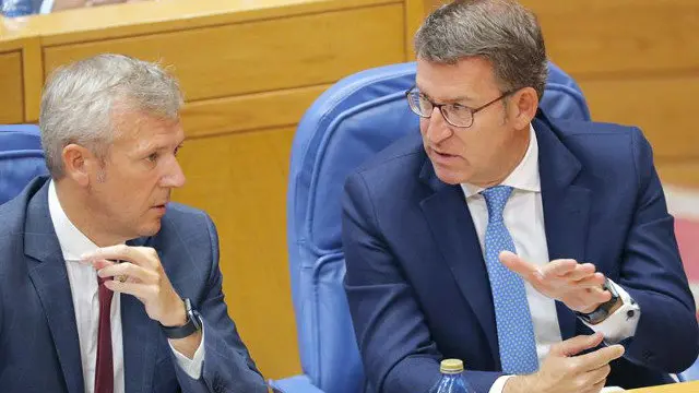 Feijóo y Rueda en el pleno del Parlamento. LAVANDEIRA JR