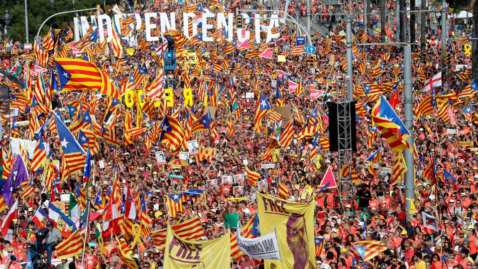 Manifestación independentista convocada pola ANC con motivo da Diada en Barcelona. TONI ALBIR (EFE)