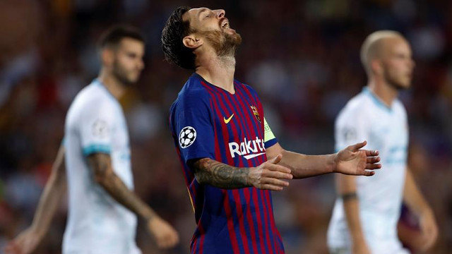 El delantero argentino del FC Barcelona Lionel Messi, durante el partido contra el PSV. ENRIC FONTCUBERTA (EFE)