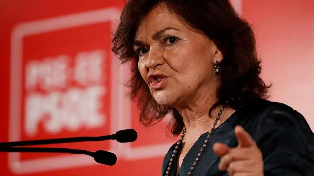 La vicepresidenta del Gobierno, Carmen Calvo. JAVIER ETXEZARRETA (EFE) 