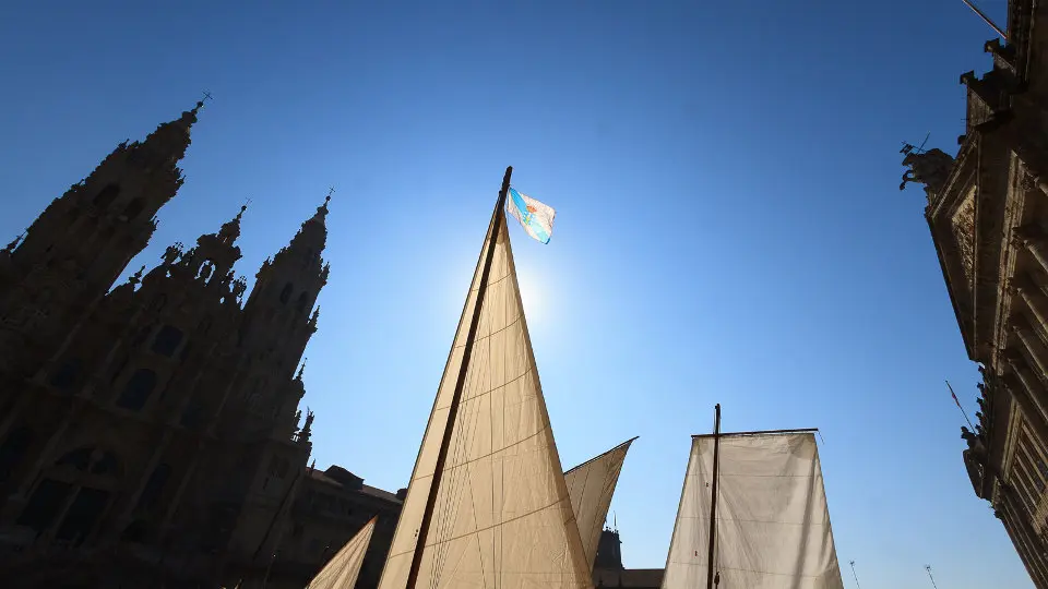 Velas, entre la catedral y Raxoi. LUIS POLO