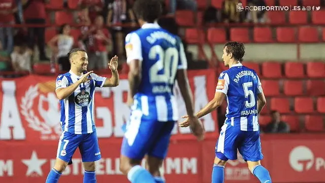 Jugadores del D&eacute;por en un momento del encuentro. TWITTER