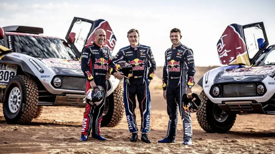 Los pilotos Stéphane Peterhansel, Carlos Sainz y Cyril Despres. MINI