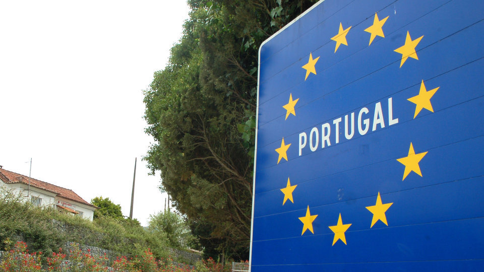 Un cartel señala la entrada en Portugal.ADP