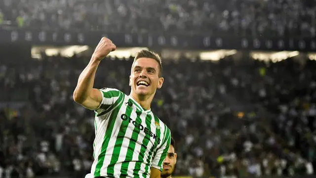 El centrocampista del Betis Giovani Lo Celso celebra su gol. RAÚL CARO (EFE)
