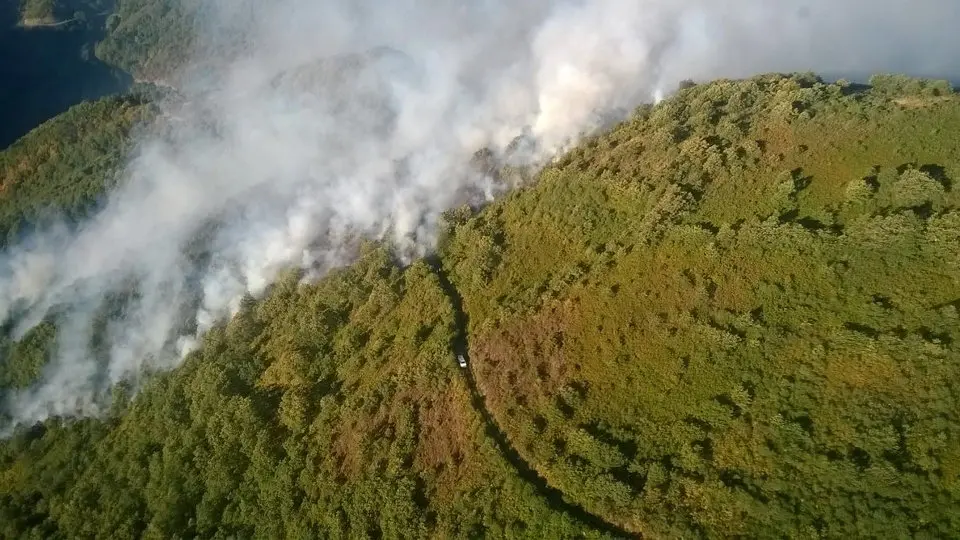 Incendio en Pedrafita do Cebreiro. @BrifLaza