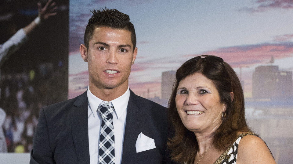 Cristiano Ronaldo con su madre, Dolores Aveiro. EFE