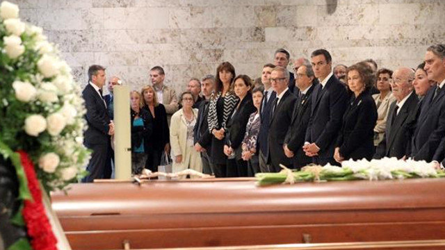 La reina Sofía, Pedro Sánchez y Quim Torra, entre otras autoridades, en el funeral de Caballé. CASA S.M. EL REY